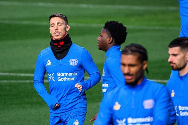 LEVERKUSEN, GERMANY - 20 OCTOBER, 2025: Alejandro Grimaldo - UEFA Champions League, Pre match practice FC Bayer 04 Leverkusen at BayArena.  Copyright: xVITALIIxKLIUIEVx