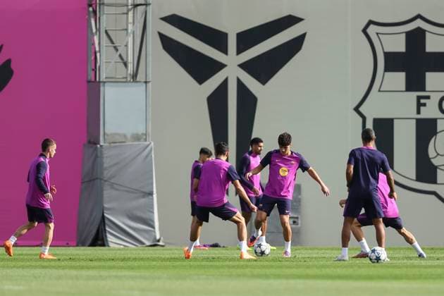 October 20, 2025, Sant Joan Despi, Barcelona, SPAIN: Pau Cubarsi during the training day of FC Barcelona, Barca ahead UEFA Champions League 2025 26, football match against Olympiacos at Ciutat Esportiva Joan Gamper on October 20, 2025 in Sant Joan Despi, Barcelona, Spain. Sant Joan Despi SPAIN - ZUMAa181 20251020_zaa_a181_015 Copyright: xJavierxBorregox