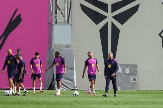 October 20, 2025, Sant Joan Despi, Barcelona, SPAIN: Eric Garcia, Lamine Yamal and Hansi Flick, head coach during the training day of FC Barcelona, Barca ahead UEFA Champions League 2025 26, football match against Olympiacos at Ciutat Esportiva Joan Gamper on October 20, 2025 in Sant Joan Despi, Barcelona, Spain. Sant Joan Despi SPAIN - ZUMAa181 20251020_zaa_a181_036 Copyright: xJavierxBorregox