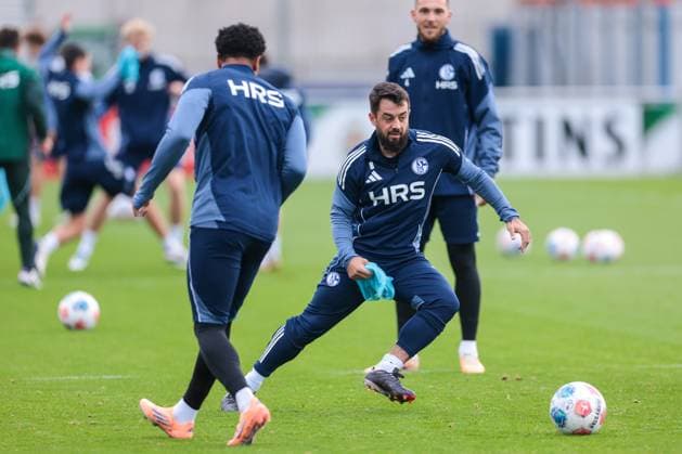 20 10 2025, Football, Season 2025 2026, Training FC Schalke 04, Amin Younes FC Schalke 04 , Gelsenkirchen Training ground FC Schalke 04 NRW Germany xRHR PHOTO YYx Copyright: RHR-FOTOx RHR-FOTO YY