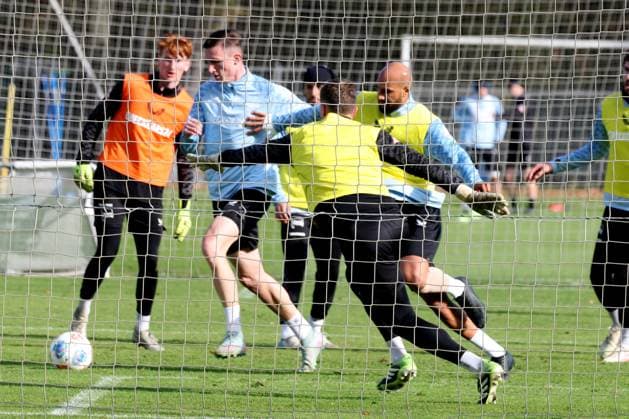 DEU, DFL, 2 FBL Hertha BSC, Training, 20 10 2025, Sportforum, Berlin, DEU, DFL, 2 FBL Hertha BSC, Training, pictured Niklas Kolbe Hertha BSC Berlin 27 , John Anthony Brooks Hertha BSC Berlin 25 , Konstantin Heide Hertha BSC Berlin 13 , Tjark Ernst Hertha BSC Berlin 1 DFL regulations prohibit any use of Photographs as image sequences and or quasi video nordphotoxGmbHx xEngler nph00076