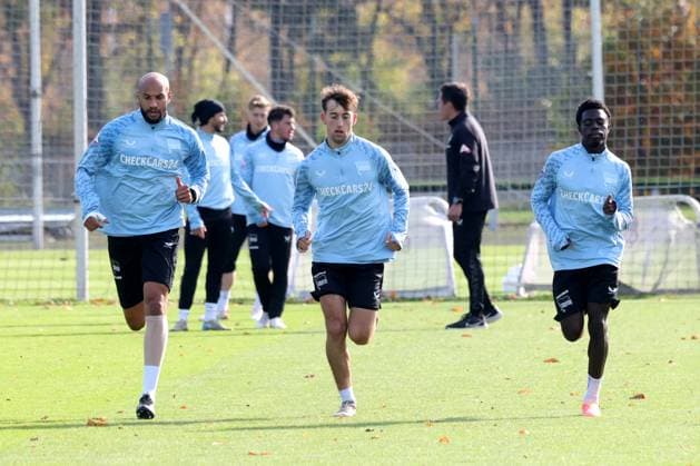 DEU, DFL, 2 FBL Hertha BSC, Training, 20 10 2025, Sportforum, Berlin, DEU, DFL, 2 FBL Hertha BSC, Training, im Bild Auslauftraining, auslaufen nach einem Training, John Anthony Brooks Hertha BSC Berlin 25 , Tim Hoffmann Hertha BSC Berlin 46 , Boris Lum Hertha BSC Berlin 21 DFL regulations prohibit any use of Photographs as image sequences and or quasi video nordphotoxGmbHx xEngler nph00076