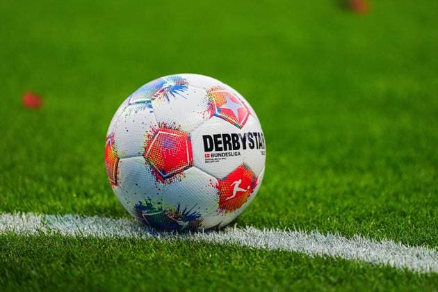 Derbystar match ball, theme photo, theme picture, symbol photo, symbol image, stock photo GER, FC St Pauli vs TSG 1899 Hoffenheim, Football, 1 Bundesliga, Matchday 7, Season 2025 2026, 19 10 2025 DFL REGULATES PROHIBIT ANY USE OF PHOTOGRAPHS AS IMAGE SEQUENCES AND OR QUASI VIDEO GER, FC St Pauli vs TSG 1899 Hoffenheim, Football, 1 Bundesliga, Matchday 7, Season 2025 2026, 19 10 2025 Hamburg Copyright: xEibner-Pressefoto MarcelxvonxFehrnx EP_MFN