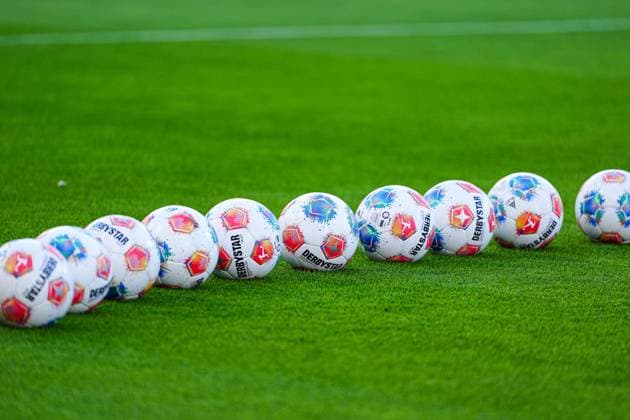 Derbystar Spielball Spielbaelle, Theme photo, Theme image, Symbol photo, Symbol image, Stock photo GER, FC St Pauli vs TSG 1899 Hoffenheim, Football, 1 Bundesliga, Matchday 7, Season 2025 2026, 19 10 2025 DFL REGULATES PROHIBIT ANY USE OF PHOTOGRAPHS AS IMAGE SEQUENCES AND OR QUASI VIDEO GER, FC St Pauli vs TSG 1899 Hoffenheim, Football, 1 Bundesliga, Matchday 7, Season 2025 2026, 19 10 2025 Hamburg Copyright: xEibner-Pressefoto MarcelxvonxFehrnx EP_MFN