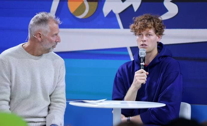 TENNIS - ATP, Tennis Herren Erste Bank Open VIENNA,AUSTRIA,20.OCT.25 - TENNIS - ATP World Tour, Erste Bank Open. Image shows Thomas Muster and Jannik Sinner (ITA).  GEPAxpictures xWalterxLuger
