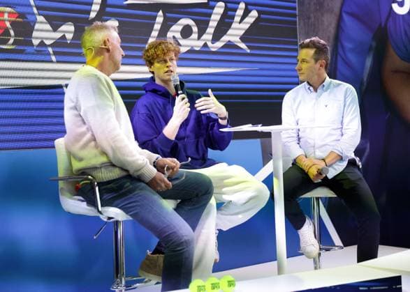 TENNIS - ATP, Tennis Herren Erste Bank Open VIENNA,AUSTRIA,20.OCT.25 - TENNIS - ATP World Tour, Erste Bank Open. Image shows Thomas Muster, Jannik Sinner (ITA) and presenter Lukas Schweighofer.  GEPAxpictures xWalterxLuger