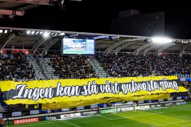 251020 Mjällbys supporters with a tifo before the football match in Allsvenskan between IFK Göteborg and Mjällby on October 20, 2025 in Gothenburg  Copyright: MICHAELxERICHSEN BB251020MI007