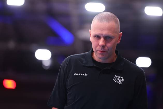 Coach Henrik Gabriel Sonko Tuebingen RheinStars Koeln Tigers Tuebingen, Basketball, 2 Bundesliga ProA, 20 10 2025 RheinStars Koeln Tigers Tuebingen, Basketball, 2 Bundesliga ProA, 20 10 2025 Koeln Copyright: xEibner-Pressefotox EP_RWS