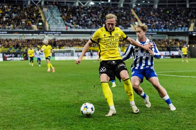 251020 Mjällbys Herman Johansson and IFK Gothenburgs Noah Tolf during the football match in Allsvenskan between IFK Gothenburg and Mjällby on October 20, 2025 in Gothenburg  Copyright: MICHAELxERICHSEN BB251020MI018