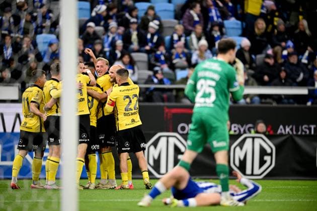 GÖTEBORG, SWEDEN 20251020 Cheers in Mjällby after 0 1 by Jacob Bergström during Mondays football match in the Allsvenskan between IFK Göteborg and Mjällby AIK at Gamla Ullevi GÖTEBORG SWEDEN x9200x  Copyright: xHannaxBrunlöf TTx ALLSVENSKAN GÖTEBORG-MJÄLLBY