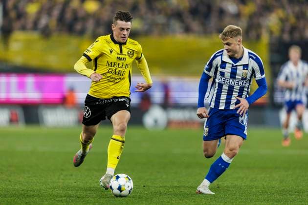 251020 Mjällbys Elliot Stroud and IFK Göteborgs David Kruse during the football match in Allsvenskan between IFK Göteborg and Mjällby on October 20, 2025 in Gothenburg  Copyright: MICHAELxERICHSEN BB251020MI021