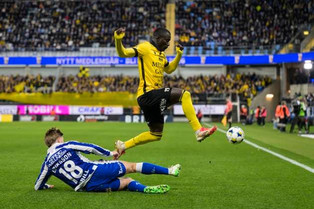 251020 IFK Göteborgs Felix Eriksson and Mjällbys Abdoulie Manneh during the football match in Allsvenskan between IFK Göteborg and Mjällby on October 20, 2025 in Gothenburg  Copyright: MATHIASxBERGELD BB251020MB039