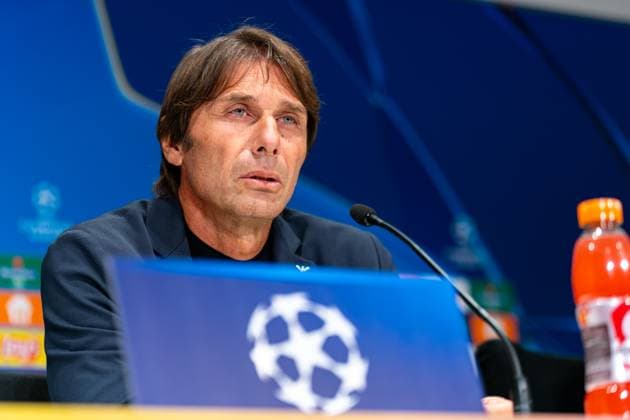 2025-10-20 SSC Napoli Training Session and press conference, PK, Pressekonferenz EINDHOVEN, NETHERLANDS - OCTOBER 20: Antonio Conte of SSC Napoli during a press conference at Philips Stadion on October 20, 2025 in Eindhoven, Netherlands. Eindhoven Philips Stadion Netherlands Content not available for redistribution in The Netherlands directly or indirectly through any third parties. Copyright: xJorisxVerwijstx