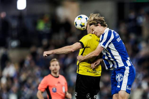 251020 Mjällbys Jacob Bergström and IFK Göteborgs August Erlingmark during the football match in Allsvenskan between IFK Göteborg and Mjällby on October 20, 2025 in Gothenburg  Copyright: MICHAELxERICHSEN BB251020MI026