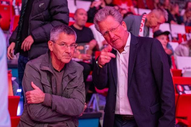 Club President Herbert Hainer FC Bayern Muenchen in conversation with Dr. Stefan Holz, Managing Director of BBL GmbH, FC Bayern Basketball vs Basketball Loewen Braunschweig, BBL Cup, Round of 16, 20 10 2025 Muenchen Bayern Germany Copyright: xkolbert-press UlrichxGamelx