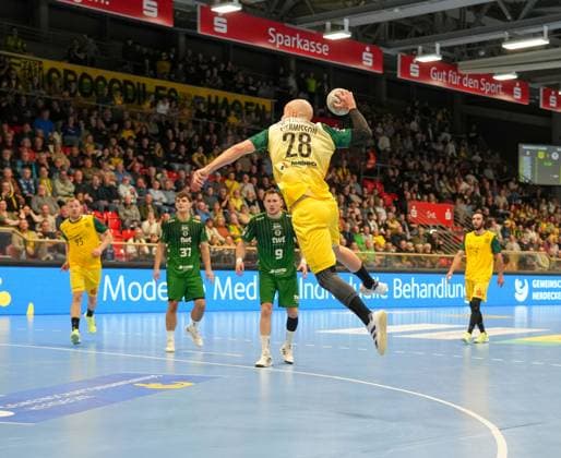 Hakon Dadi Styrmisson VfL Eintracht Hagen, 28 on jump shot VfL Eintracht Hagen vs Eulen Ludwigshafen, Handball, 2 Bundesliga, Matchday 8, Season 2025 2026, 20 10 2025 VfL Eintracht Hagen vs Eulen Ludwigshafen, Handball, 2 Bundesliga, Matchday 8, Season 2025 2026, 20 10 2025 Hagen Copyright: xEibner-Pressefoto DamianxKruczynx EP_DKI