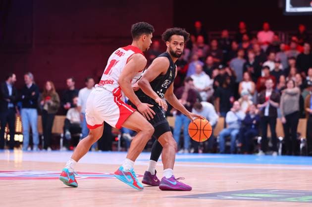 Timothy Nehemiah Davis Koeln in a duel with Miles Lamar Tention Tuebingen RheinStars Koeln Tigers Tuebingen, Basketball, 2 Bundesliga ProA, 20 10 2025 RheinStars Koeln Tigers Tuebingen, Basketball, 2 Bundesliga ProA, 20 10 2025 Koeln Copyright: xEibner-Pressefotox EP_RWS