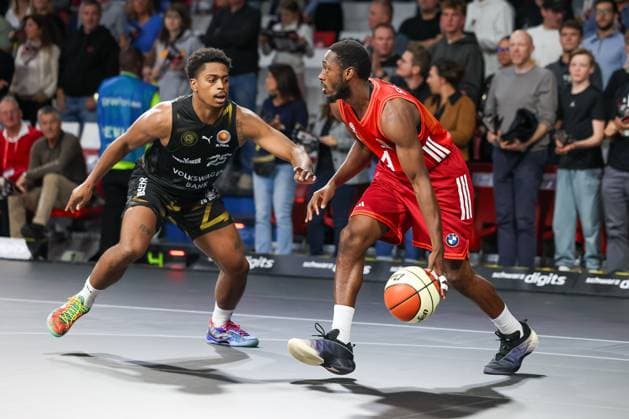 Kamar Baldwin FC Bayern Basketball, 44 with Grant Sherfield Basketball Loewen Braunschweig, 25 , GER, FC Bayern Basketball vs Basketball Loewen Braunschweig, Basketball, BBL Pokal, Round of 16, Season 2025 2026, 20 10 2025, GER, FC Bayern Basketball vs Basketball Loewen Braunschweig, Basketball, BBL Pokal, Round of 16, Season 2025 2026, 20 10 2025 Munich Copyright: xEibner-Pressefoto JennixMaulx EP_JML