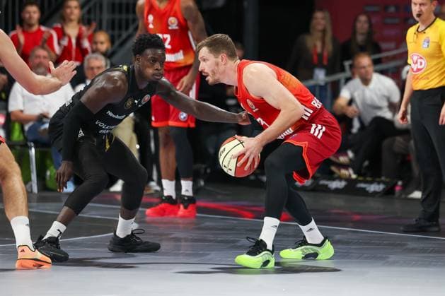 Andreas Obst FC Bayern Basketball, 13 with Barra Njie Basketball Loewen Braunschweig, 13 , GER, FC Bayern Basketball vs Basketball Loewen Braunschweig, Basketball, BBL Pokal, Round of 16, Season 2025 2026, 20 10 2025, GER, FC Bayern Basketball vs Basketball Loewen Braunschweig, Basketball, BBL Pokal, Round of 16, Season 2025 2026, 20 10 2025 Munich Copyright: xEibner-Pressefoto JennixMaulx EP_JML