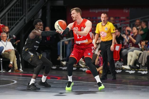 Andreas Obst FC Bayern Basketball, 13 with Barra Njie Basketball Loewen Braunschweig, 13 , GER, FC Bayern Basketball vs Basketball Loewen Braunschweig, Basketball, BBL Pokal, Round of 16, Season 2025 2026, 20 10 2025, GER, FC Bayern Basketball vs Basketball Loewen Braunschweig, Basketball, BBL Pokal, Round of 16, Season 2025 2026, 20 10 2025 Munich Copyright: xEibner-Pressefoto JennixMaulx EP_JML