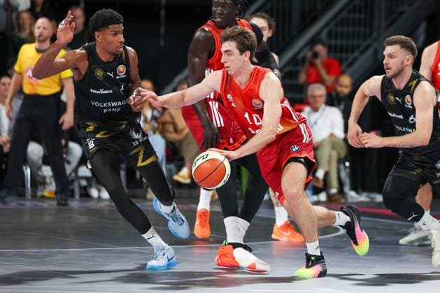 Justinian Jessup FC Bayern Basketball, 10 with ball with David NGuessan Basketball Loewen Braunschweig, 01 and Ferdinand Zylka Basketball Loewen Braunschweig, 06 , GER, FC Bayern Basketball vs Basketball Loewen Braunschweig, Basketball, BBL Pokal, Round of 16, Season 2025 2026, 20 10 2025, GER, FC Bayern Basketball vs Basketball Loewen Braunschweig, Basketball, BBL Pokal, Round of 16, Season 2025 2026, 20 10 2025 Munich Copyright: xEibner-Pressefoto JennixMaulx EP_JML