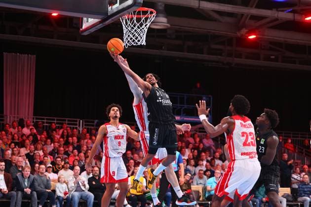 JaCobi Allen Wood Tuebingen moves to the basket RheinStars Koeln Tigers Tuebingen, Basketball, 2 Bundesliga ProA, 20 10 2025 RheinStars Koeln Tigers Tuebingen, Basketball, 2 Bundesliga ProA, 20 10 2025 Koeln Copyright: xEibner-Pressefotox EP_RWS