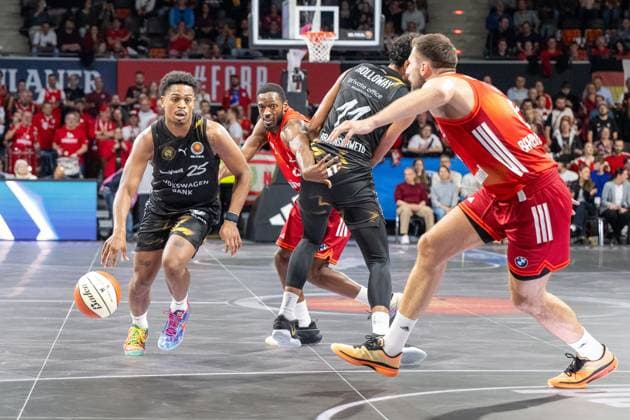 Sherfield G 25 Loewen Braunschweig , FC Bayern Basketball vs Basketball Loewen Braunschweig, BBL Cup, Round of 16, 20 10 2025 Munich Bavaria Germany Copyright: xkolbert-press UlrichxGamelx