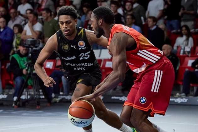 German Basketball BBL Cup, FC Bayern Munich Basketball vs Basketball Lions Braunschweig, Munich FC Bayern Basketball, Braunschweig Basketball Lions, 2025 10 20 in Munich BMW Park SHERFIELD Grant Basketball Lions Braunschweig Shooting Guard Nr 25 BRA25 , BALDWIN Kamar FC Bayern Basketball PG Nr44 FCBB44 sportworld Munich BMW Park Bayern Germany