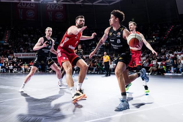 BBL Cup, FC Bayern Munich Basketball Lions Braunschweig 20 10 2025 Leon Kratzer FC Bayern Munich, 8 , Joshua Obiesie Basketball Lions Braunschweig, 8 on the ball BBL Cup, FC Bayern Munich Basketball Lions Braunschweig Munich, BMW Park on 20 10 2025 Copyright: xBEAUTIFULxSPORTS Wunderlx