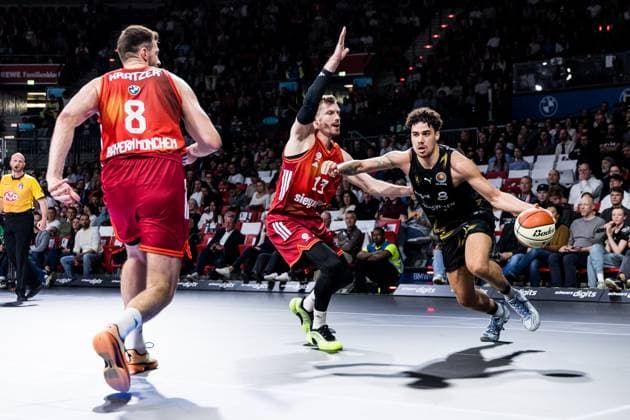 BBL Cup, FC Bayern Munich Basketball Lions Braunschweig 20 10 2025 Andreas Andi Obst FC Bayern Munich, 13 , Joshua Obiesie Basketball Lions Braunschweig, 8 on the ball BBL Cup, FC Bayern Munich Basketball Lions Braunschweig Munich, BMW Park on 20 10 2025 Copyright: xBEAUTIFULxSPORTS Wunderlx
