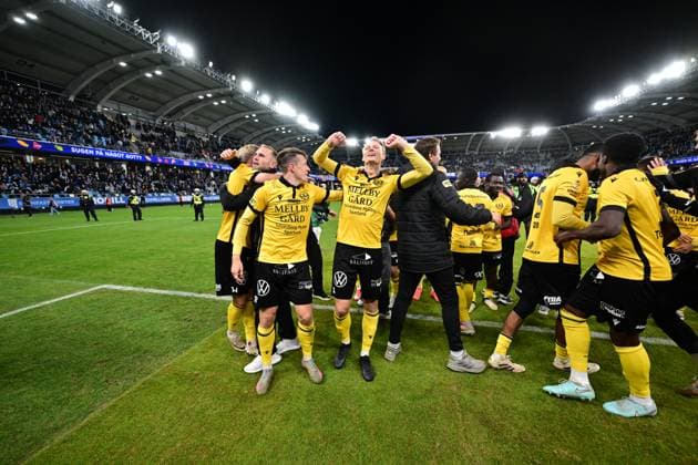 GOTHENBURG, SWEDEN 20251020 Mjällby celebrates the Swedish Championship gold medal after a 2 0 win in Monday s Allsvenskan football match between IFK Göteborg and Mjällby AIF at Gamla Ullevi GÖTEBORG SWEDEN x9200x  Copyright: xBjörnxLarssonxRosvall TTx ALLSVENSKAN GOTHENBURG-MJÄLLBY
