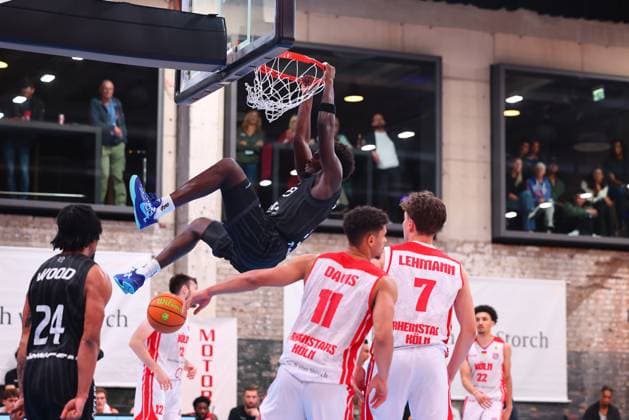 Dunk by Melkisedek Moreaux Tuebingen RheinStars Koeln Tigers Tuebingen, Basketball, 2 Bundesliga ProA, 20 10 2025 RheinStars Koeln Tigers Tuebingen, Basketball, 2 Bundesliga ProA, 20 10 2025 Koeln Copyright: xEibner-Pressefotox EP_RWS