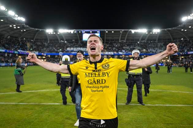 251020 Mjällbys Jacob Bergström cheers after the football match in Allsvenskan between IFK Göteborg and Mjällby on October 20, 2025 in Gothenburg  Copyright: MATHIASxBERGELD BB251020MB063