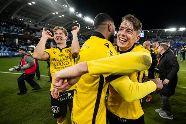 251020 Mjällbys Elliot Stroud cheers after the football match in Allsvenskan between IFK Göteborg and Mjällby on October 20, 2025 in Göteborg  Copyright: CARLxSANDIN BB251020CS050