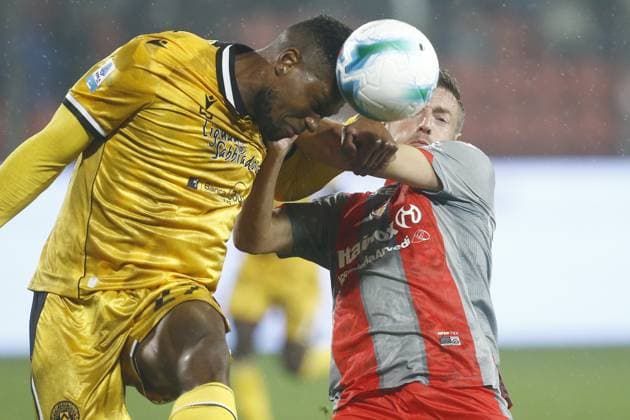 Cremonese contrasto makes an attempt to score during the Serie A soccer match between Cremonese and Udinese at the Giovanni Zini in Turin, north west Italy - Lunedi , Ottobre 20, 2025. - Soccer .  Copyright: xAlbertoxMariani LaPressex