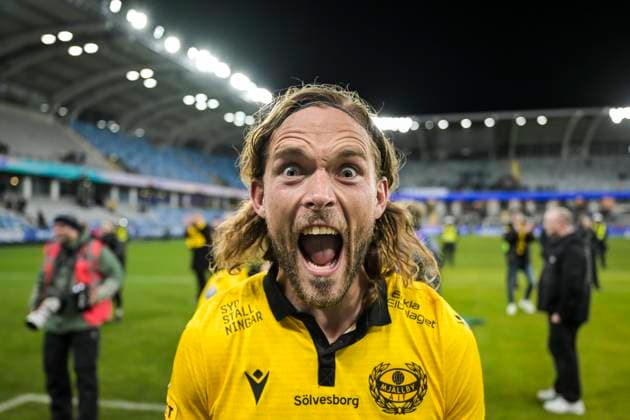 251020 Mjällbys Tom Pettersson cheers after the football match in Allsvenskan between IFK Göteborg and Mjällby on October 20, 2025 in Gothenburg  Copyright: MATHIASxBERGELD BB251020MB068