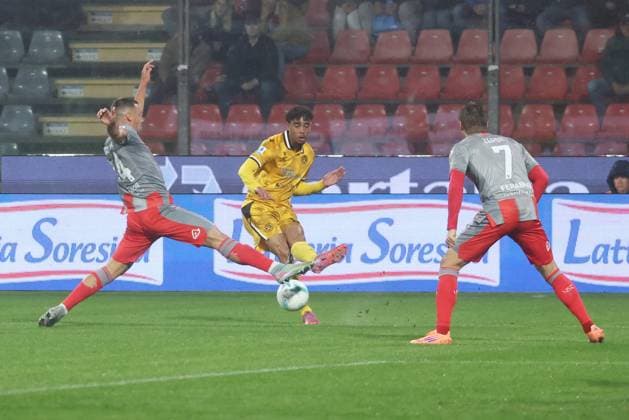 Udinese s Oumar Solet during the Serie A soccer match between Cremonese and Udinese at the Giovanni Zini Stadium in Cremona Italy - Sunday, 20 october 2025. - Soccer .  Copyright: xAlbertoxMariani LaPressex