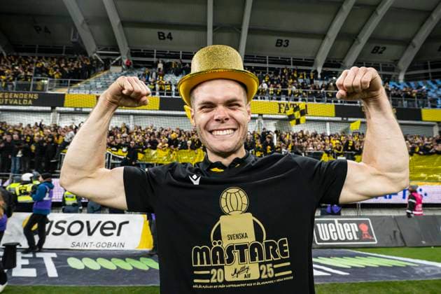 251020 Mjällbys Jacob Bergström cheers after the football match in Allsvenskan between IFK Göteborg and Mjällby on October 20, 2025 in Gothenburg  Copyright: CARLxSANDIN BB251020CS052