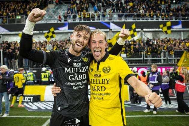 251020 Mjällbys goalkeeper Noel Törnqvist and Herman Johansson cheer after the football match in Allsvenskan between IFK Göteborg and Mjällby on October 20, 2025 in Gothenburg  Copyright: MICHAELxERICHSEN BB251020MI048