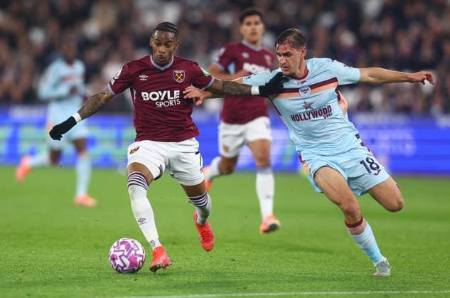 London, England, 20th October 2025. Crysencio Summerville of West Ham and Yehor Yarmolyuk of Brentford challenge for the ball during the West Ham United vs Brentford Premier League match at the London Stadium, London. Picture credit should read: Paul Terry Sportimage EDITORIAL USE ONLY. No use with unauthorised audio, video, data, fixture lists, club league logos or live services. Online in-match use limited to 120 images, no video emulation. No use in betting, games or single club league player publications. SPI_012_PT_West_Ham_Brentford SPI-4226-0012