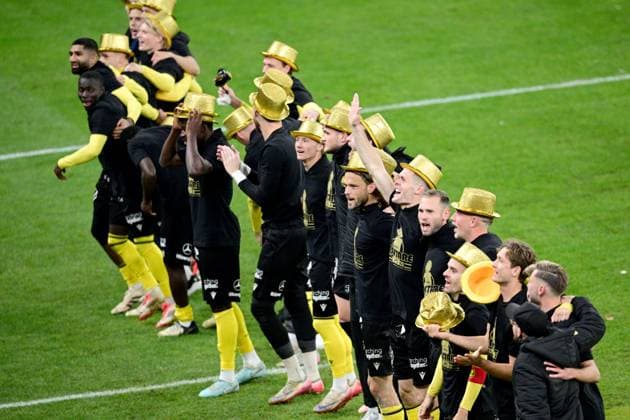 GÖTEBORG, SWEDEN 20251020 Mjällby celebrates the Swedish Championship gold medal after winning Mondays football match in the Allsvenskan between IFK Göteborg and Mjällby AIK at Gamla Ullevi GÖTEBORG SWEDEN x9200x  Copyright: xHannaxBrunlöf TTx ALLSVENSKAN GÖTEBORG-MJÄLLBY