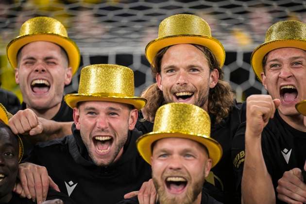 251020 Mjällbys Jacob Bergström and Tom Pettersson cheer after the football match in Allsvenskan between IFK Göteborg and Mjällby on October 20, 2025 in Gothenburg  Copyright: MATHIASxBERGELD BB251020MB075
