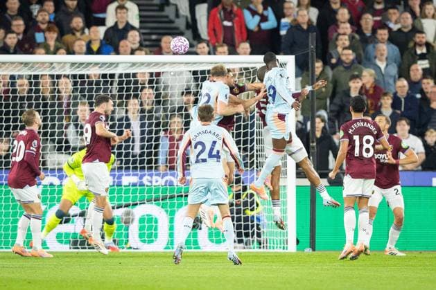 20th October 2025; London Stadium, London, England; Premier League Football, West Ham United versus Brentford; Dango Ouattara of Brentford heads at goal  IanxStephen