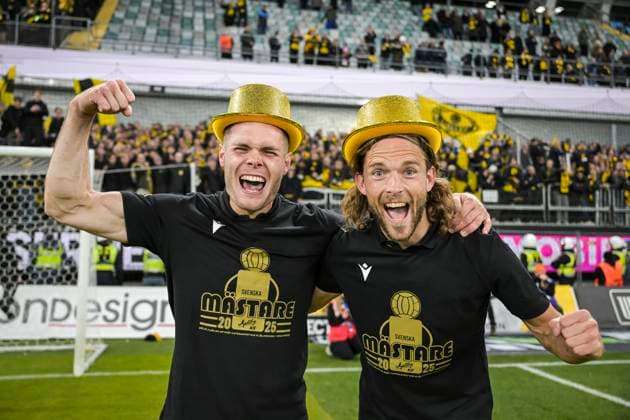 251020 Mjällbys Jacob Bergström and Tom Pettersson cheer after the football match in Allsvenskan between IFK Göteborg and Mjällby on October 20, 2025 in Gothenburg  Copyright: MATHIASxBERGELD BB251020MB082