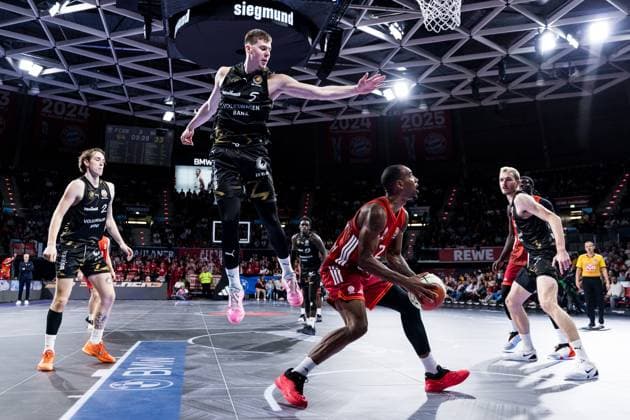 BBL Cup, FC Bayern Munich Basketball Lions Braunschweig 20 10 2025 Luka Scuka Basketball Lions Braunschweig, 5 , Isiaha Mike FC Bayern Munich, 22 on the ball BBL Cup, FC Bayern Munich Basketball Lions Braunschweig Munich, BMW Park on 20 10 2025 Copyright: xBEAUTIFULxSPORTS Wunderlx
