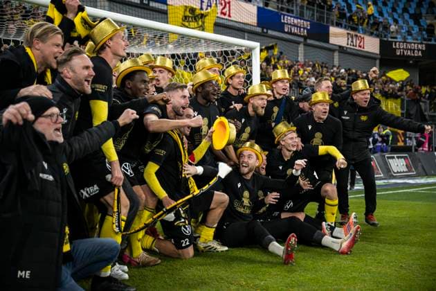 251020 Mjällbys players cheer after the football match in Allsvenskan between IFK Göteborg and Mjällby on October 20, 2025 in Gothenburg  Copyright: CARLxSANDIN BB251020CS063