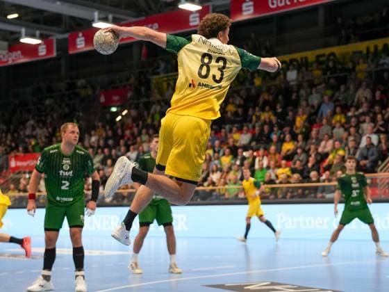 Pierre Busch VfL Eintracht Hagen, 83 on jump shot VfL Eintracht Hagen vs Eulen Ludwigshafen, Handball, 2 Bundesliga, Matchday 8, Season 2025 2026, 20 10 2025 VfL Eintracht Hagen vs Eulen Ludwigshafen, Handball, 2 Bundesliga, Matchday 8, Season 2025 2026, 20 10 2025 Hagen Copyright: xEibner-Pressefoto DamianxKruczynx EP_DKI