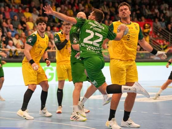 Kian Schwarzer Eulen Ludwigshafen, 22 on jump shot VfL Eintracht Hagen vs Eulen Ludwigshafen, Handball, 2 Bundesliga, Matchday 8, Season 2025 2026, 20 10 2025 VfL Eintracht Hagen vs Eulen Ludwigshafen, Handball, 2 Bundesliga, Matchday 8, Season 2025 2026, 20 10 2025 Hagen Copyright: xEibner-Pressefoto DamianxKruczynx EP_DKI