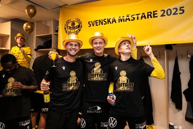 251020 Mjällbys players cheer after the football match in Allsvenskan between IFK Göteborg and Mjällby on October 20, 2025 in Gothenburg  Copyright: CARLxSANDIN BB251020CS068