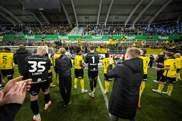251020 Mjällbys players cheer after the football match in Allsvenskan between IFK Göteborg and Mjällby on October 20, 2025 in Gothenburg  Copyright: MICHAELxERICHSEN BB251020MI064
